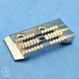 D715